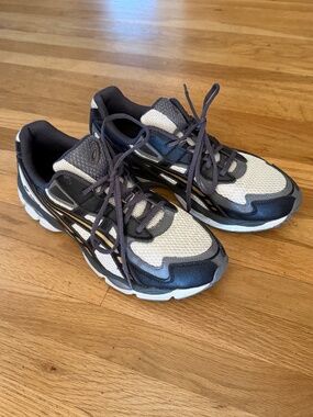 ASICS GEL-NYC 2055 • US 12 M - EUC • Grey